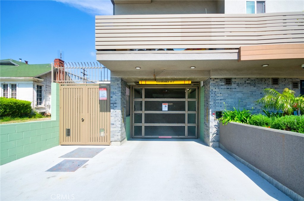820 S Wilton Place 304