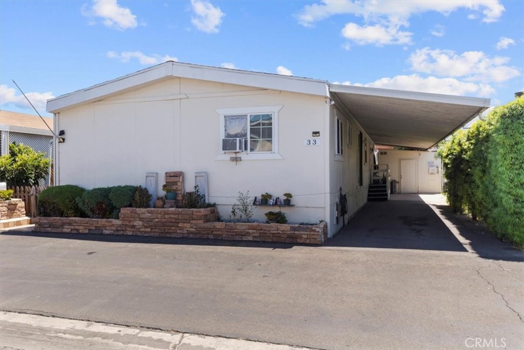 9080 Bloomfield Avenue 33