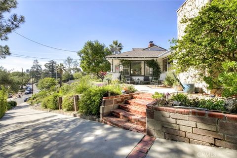 Photo of 10557 Mahoney Dr, Sunland, CA 91040 (MLS # BB26051437)