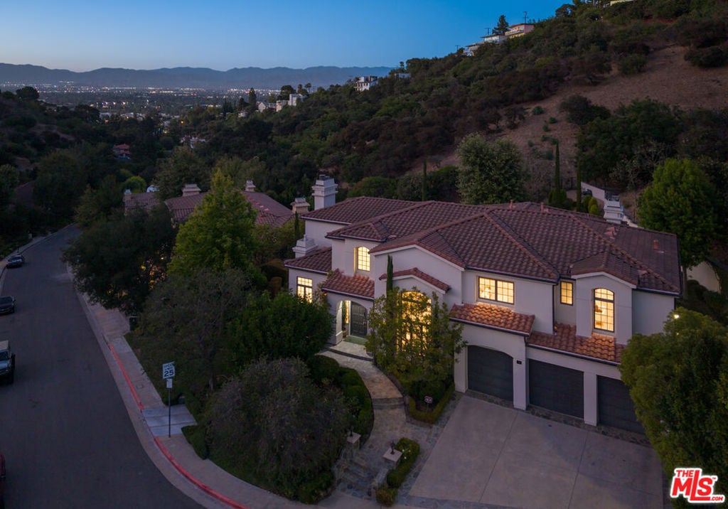 3686 Benedict Canyon Lane