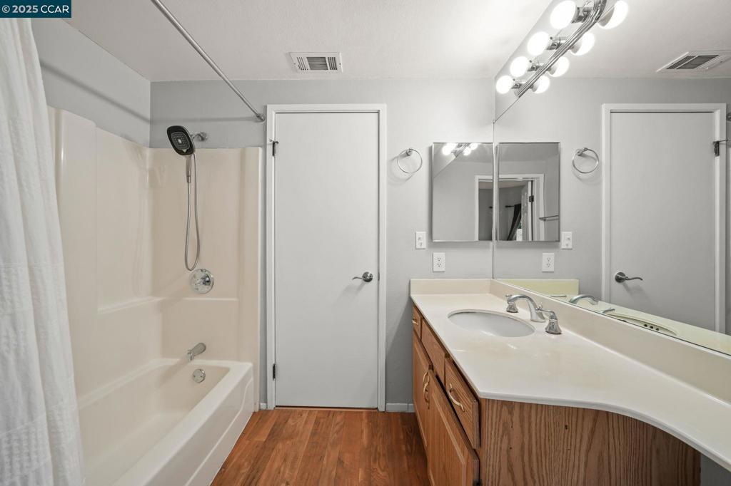 SOUTHGATE - Residential