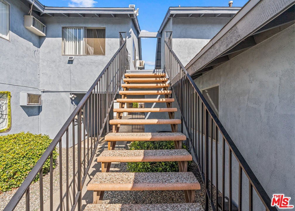 121 Greentree Lane