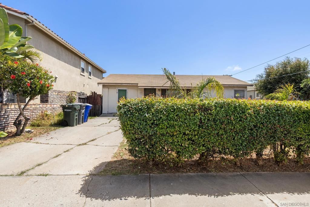 Photo of 535 12th St St, Imperial Beach, CA 91932 (MLS # 260010620SD)