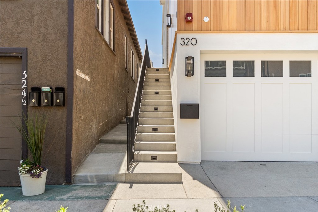 320 1st St
