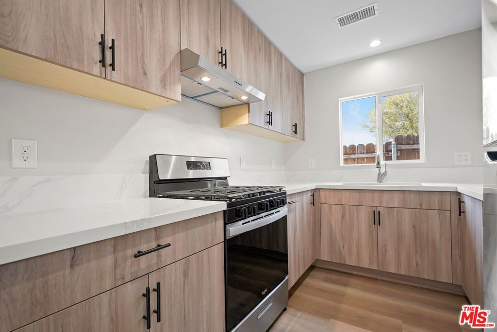 Properties 3 1561 East Elizabeth Street