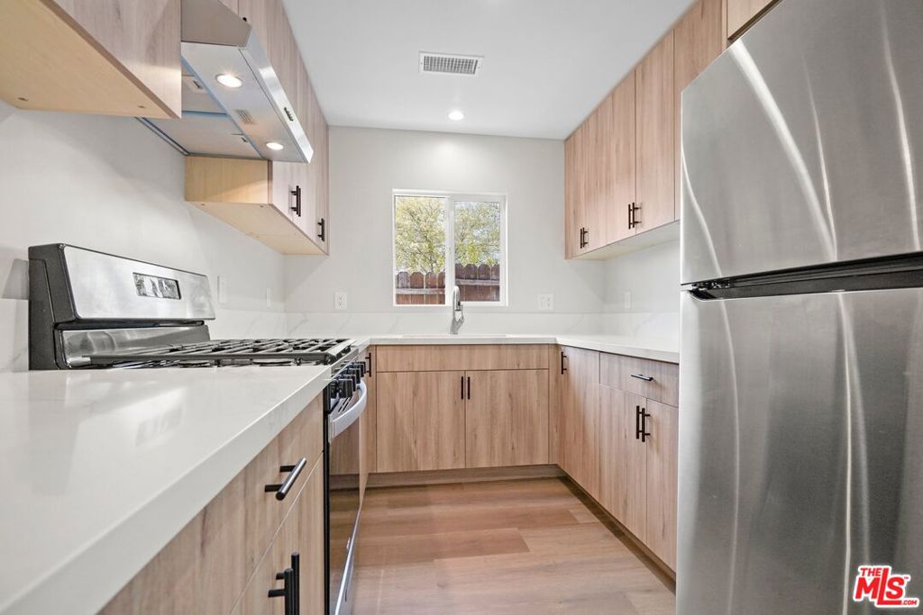 Properties 2 1561 East Elizabeth Street