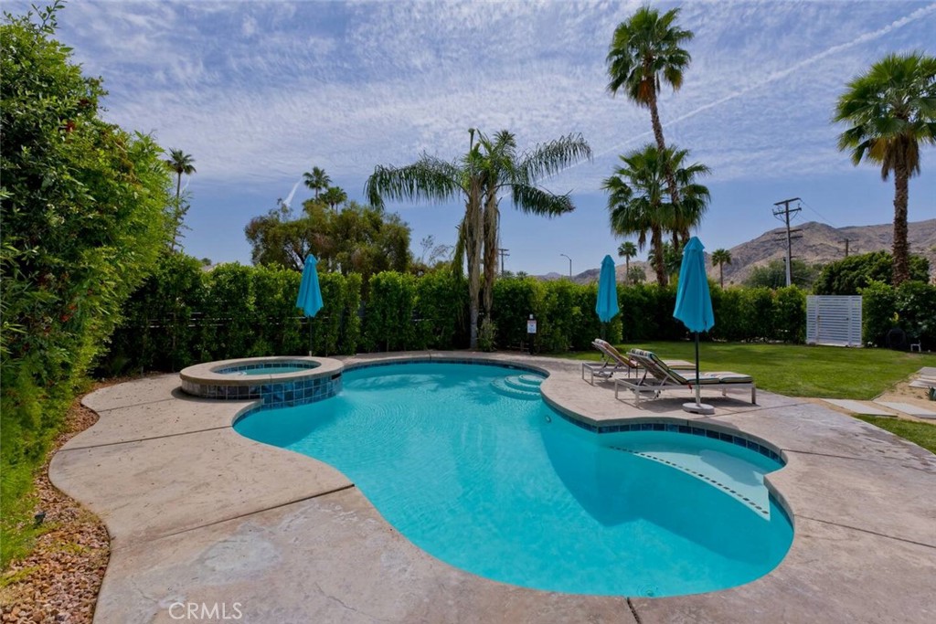 Los Compadres (33459) - Residential Lease