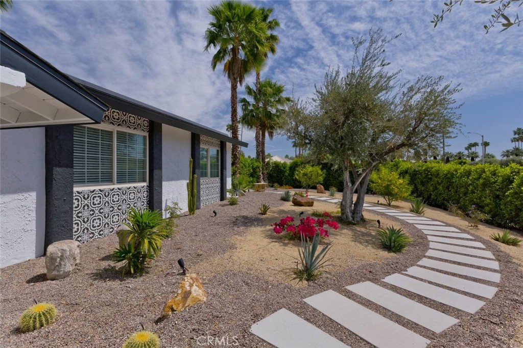 Los Compadres (33459) - Residential Lease