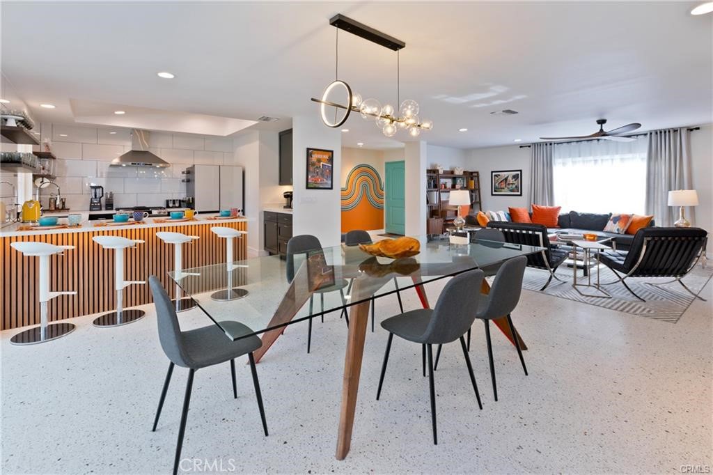 Los Compadres (33459) - Residential Lease