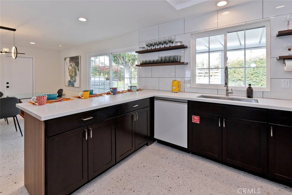 Los Compadres (33459) - Residential Lease