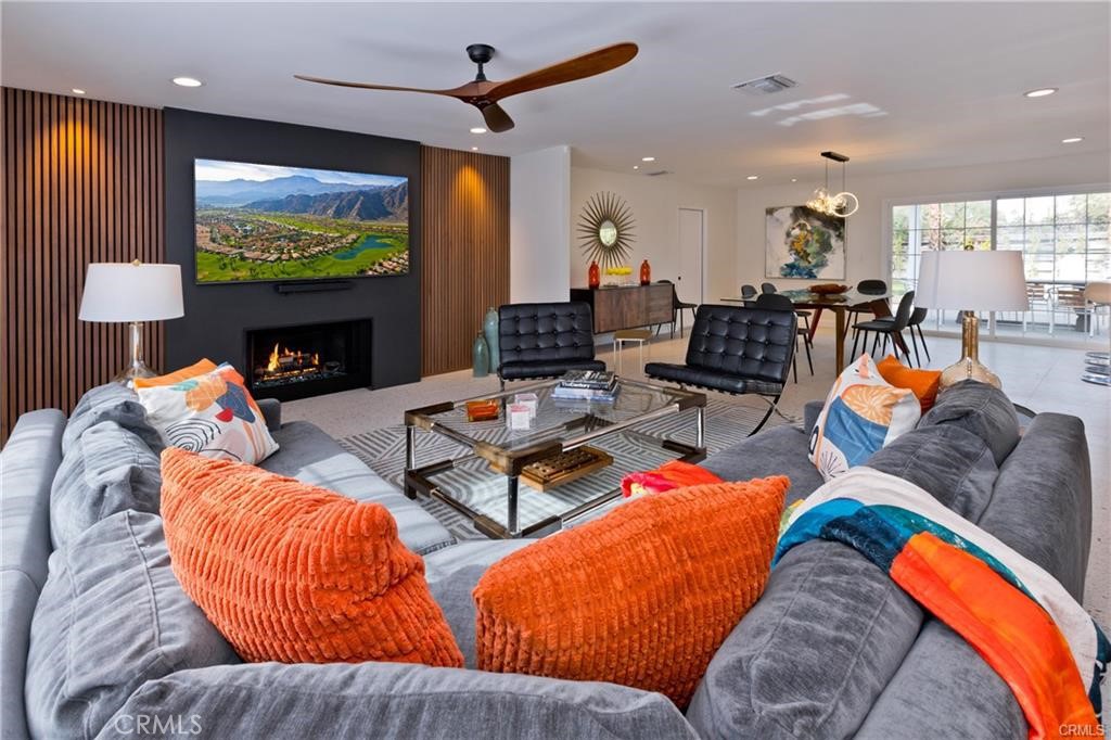 Los Compadres (33459) - Residential Lease
