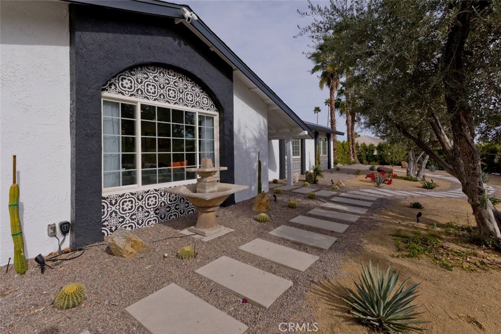 Los Compadres (33459) - Residential Lease