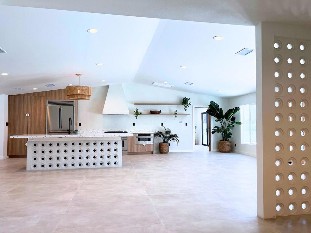 3864 E Cll San Raphael