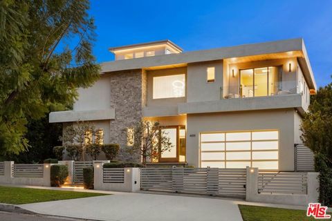 Photo of 4005 Dixie Canyon Avenue, Sherman Oaks, CA 91423 (MLS # 26719883)