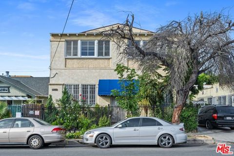 Tiny photo for 1347 N Mansfield Avenue, Los Angeles, CA 90028 (MLS # 26647153)