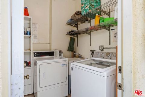 Tiny photo for 1347 N Mansfield Avenue, Los Angeles, CA 90028 (MLS # 26647153)