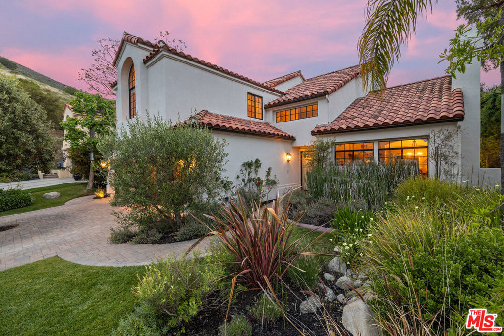 5565 Eagle Point Circle