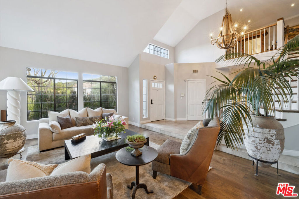 5565 Eagle Point Circle
