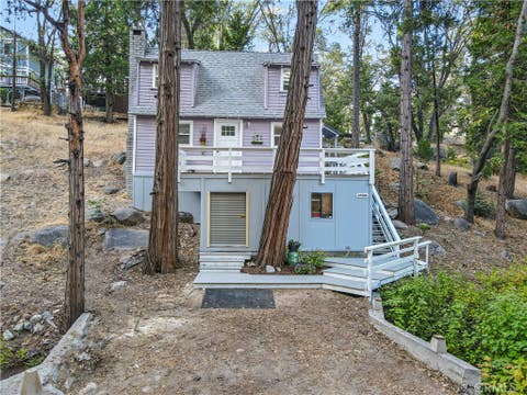 Photo of 27548 Meadow DR, Lake Arrowhead, CA 92352 (MLS # IV26186650)