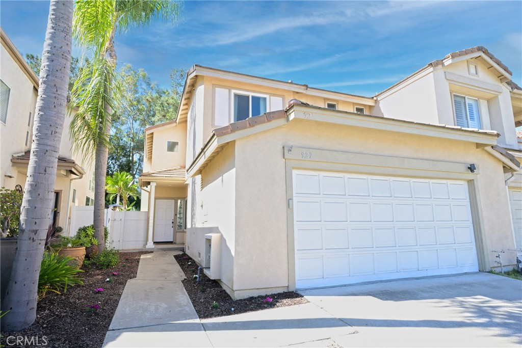 927 S Lone Pine
