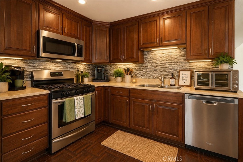 Properties 3 21901 Lassen Street 155