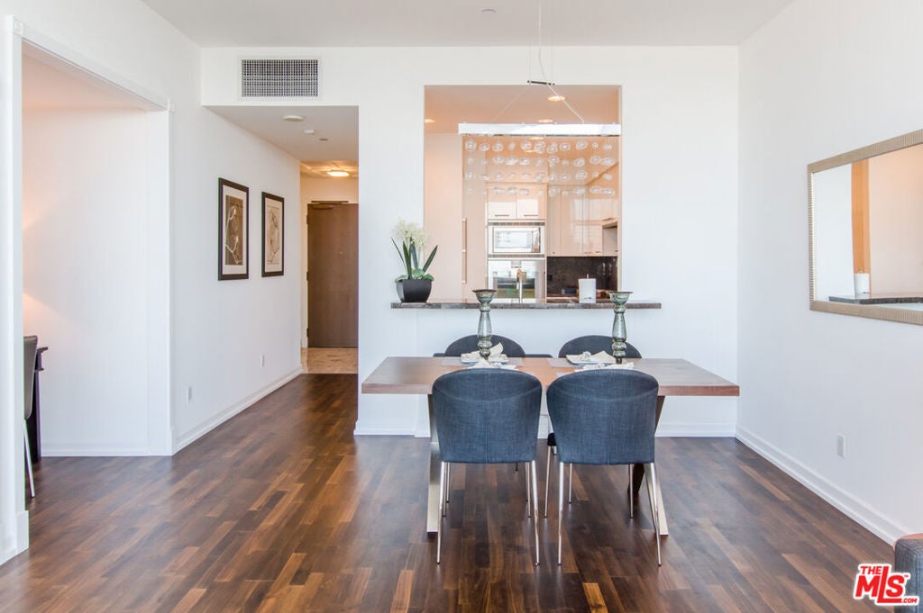 900 W Olympic Boulevard 31F