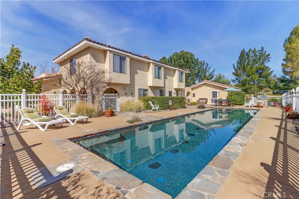 38510 Calle De Lobo