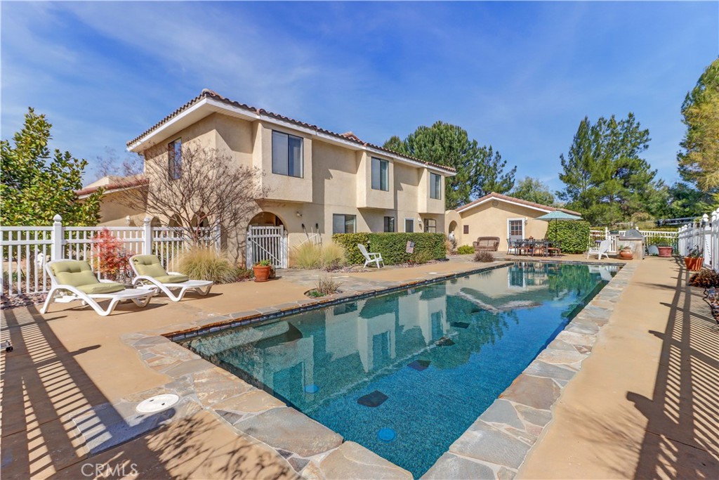 38510 Calle De Lobo