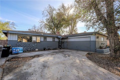 Photo of 44432 Stanridge Ave, Lancaster, CA 93535 (MLS # SR25256707)