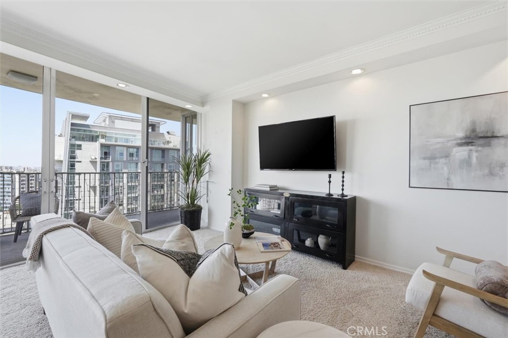 700 E Ocean Boulevard 2002