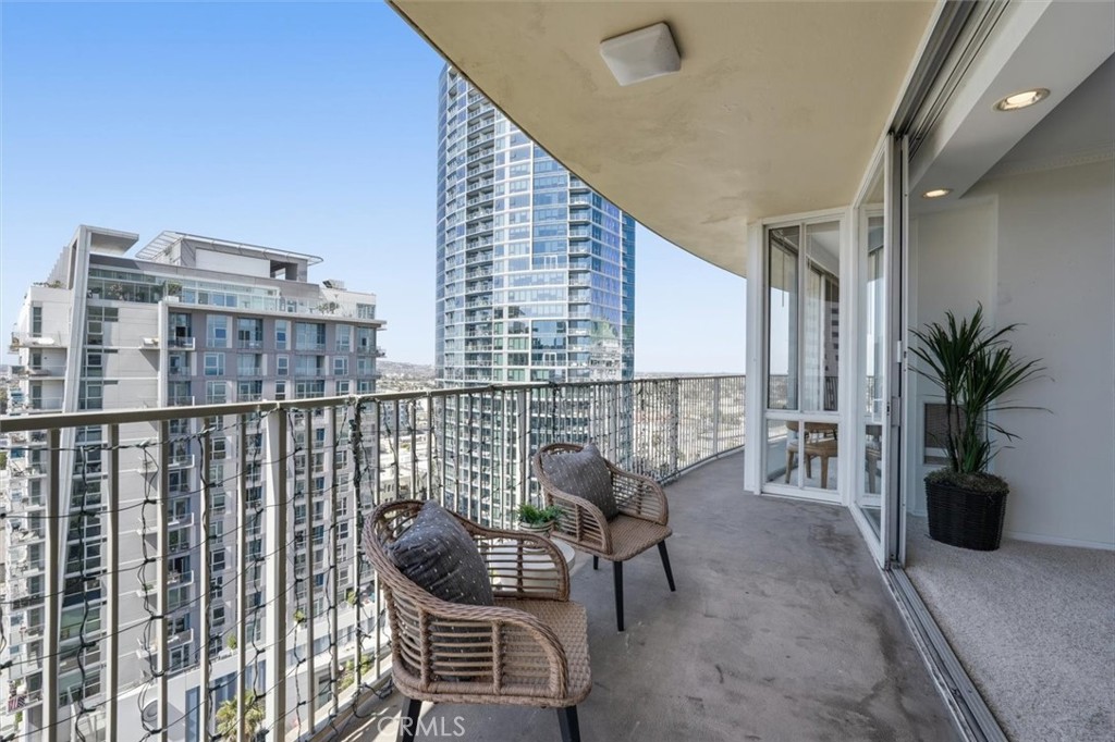 700 E Ocean Boulevard 2002