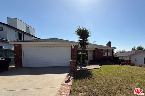 Photo of 3237 Midvale Avenue, Los Angeles, CA 90034 (MLS # 26701337)