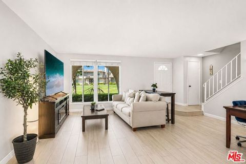 Photo of 24249 La Glorita Circle, Newhall, CA 91321 (MLS # 26827889)