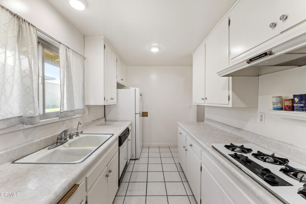 Las Posas Gardens - 2666 - Residential