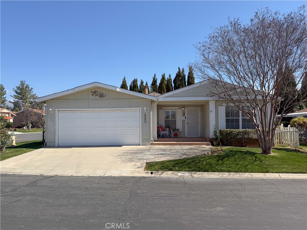 10961 Desert Lawn 242