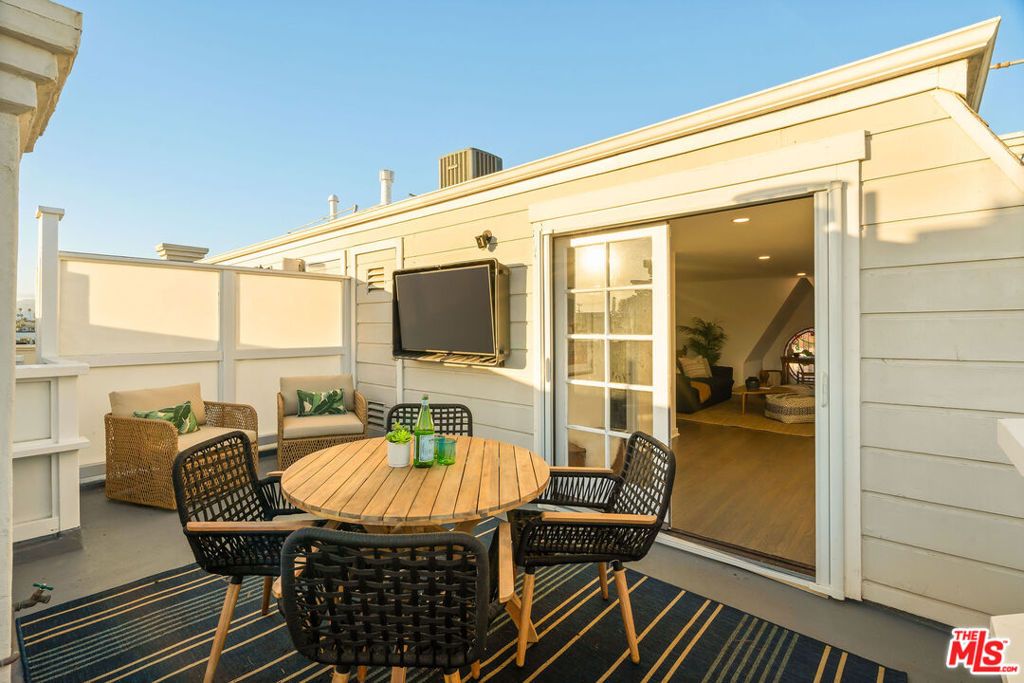 Photo of 2622 2nd Street #2, Santa Monica, CA 90405 (MLS # 25594965)