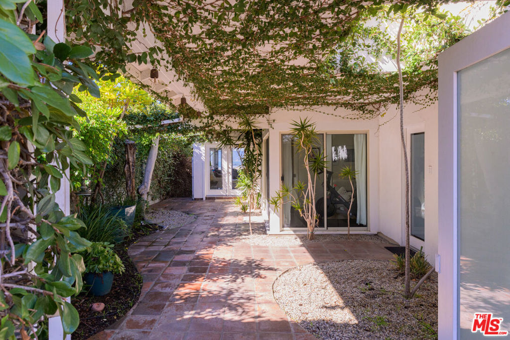 241 Rees Street