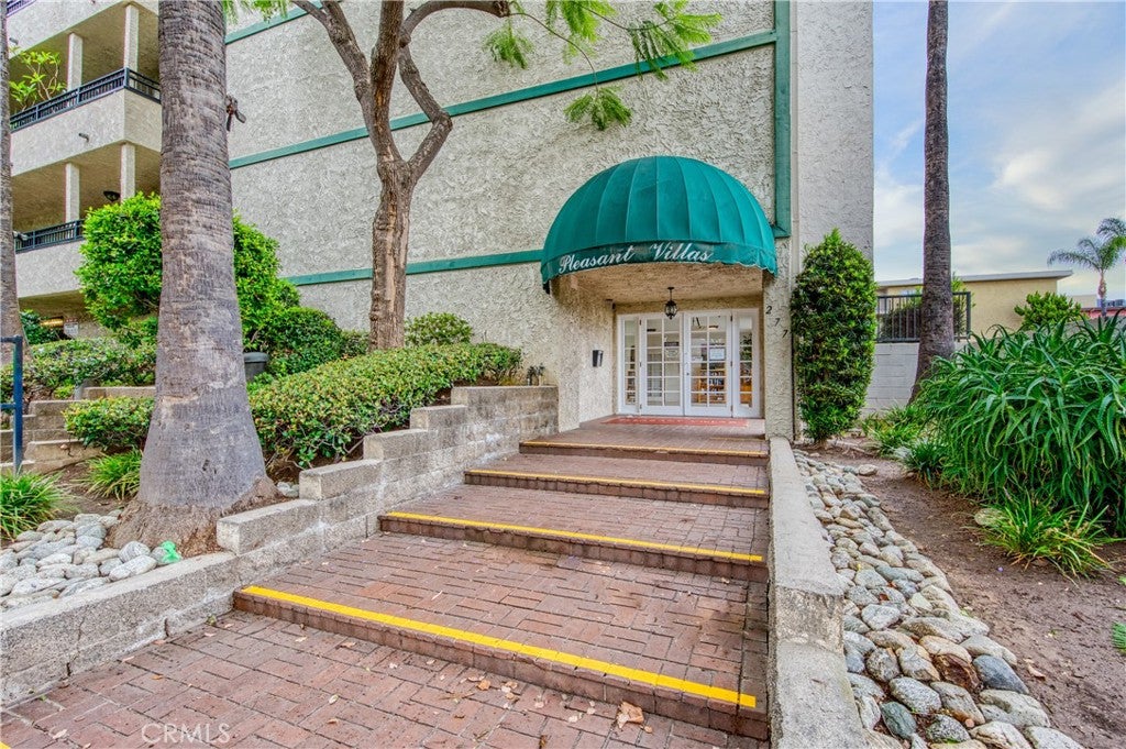277 Pleasant Street 206, Pasadena CA 91101