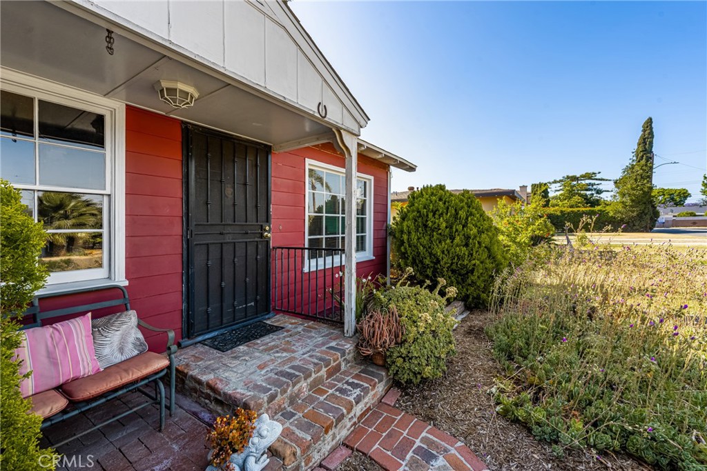 950 N Laurel Drive