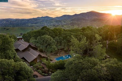 Photo of 289 Castle Crest Rd Rd, Alamo, CA 94507 (MLS # 41128074)