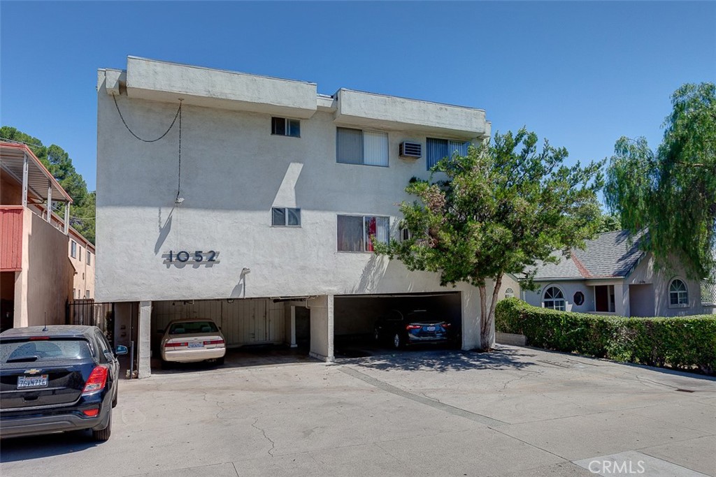 1052 Elm Avenue