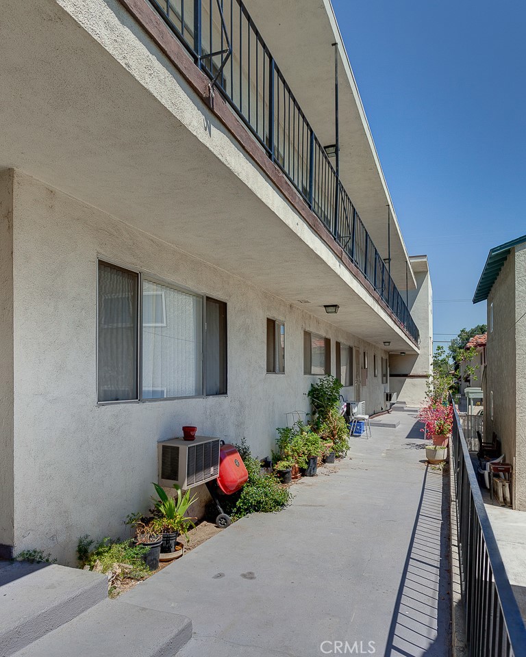 1052 Elm Avenue