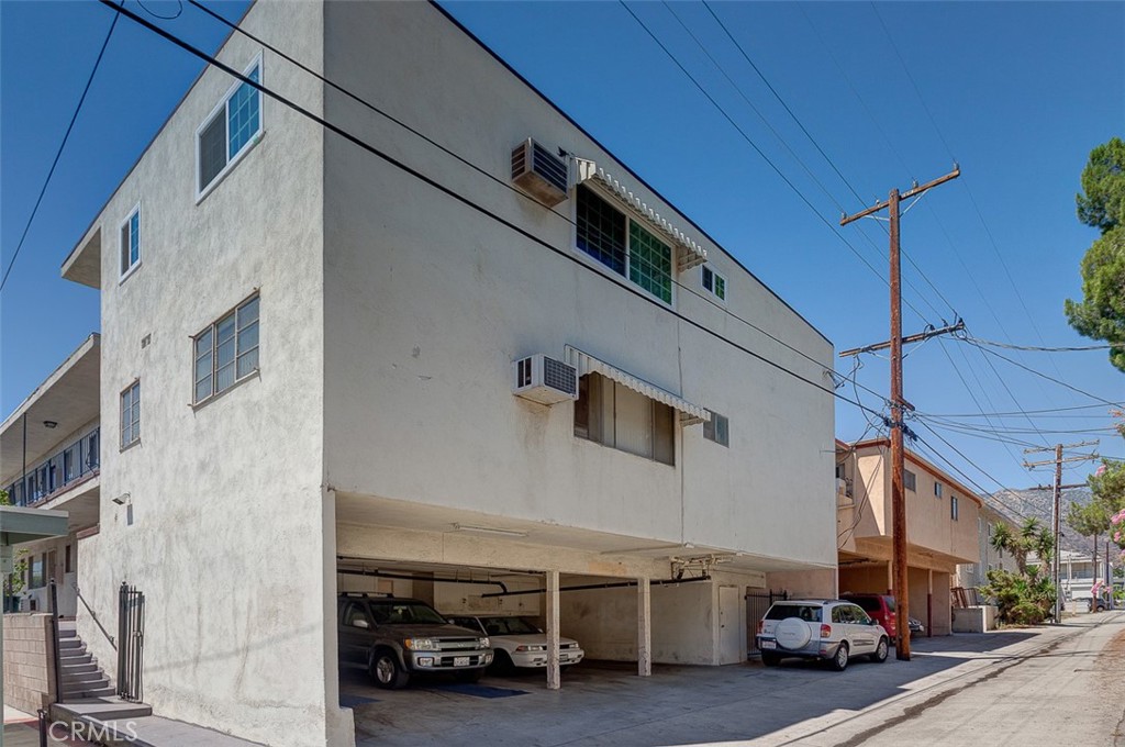 1052 Elm Avenue