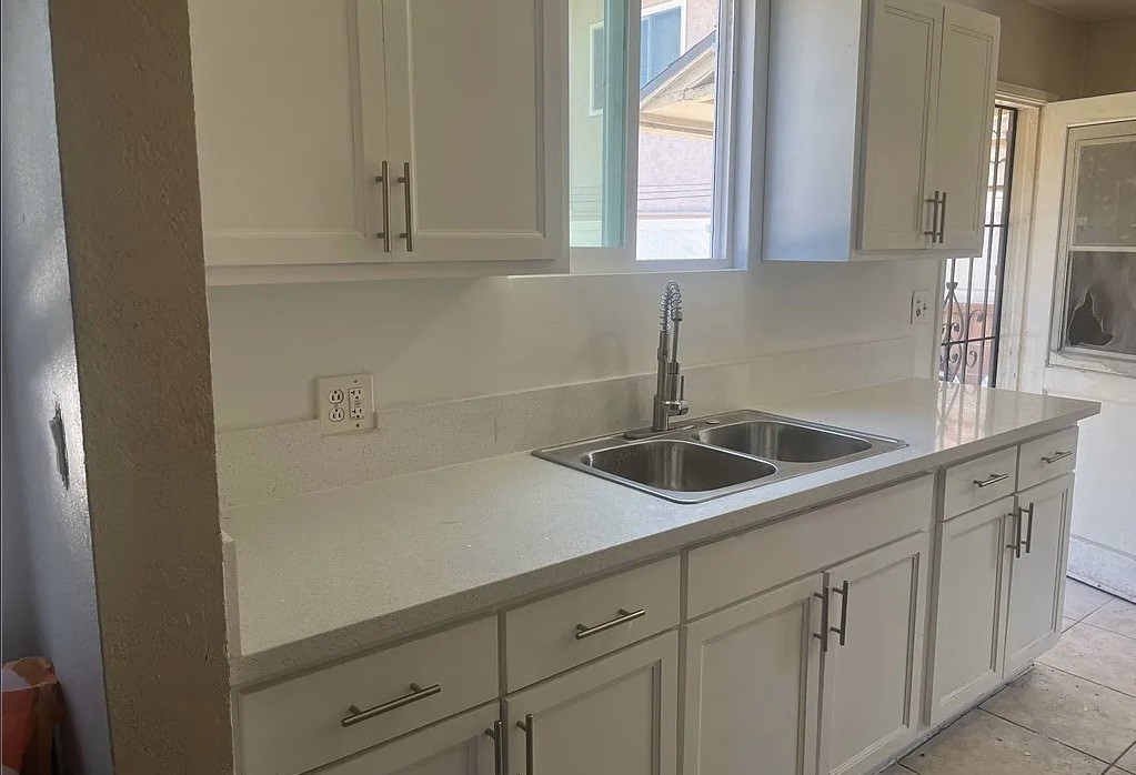 208 S Illinois