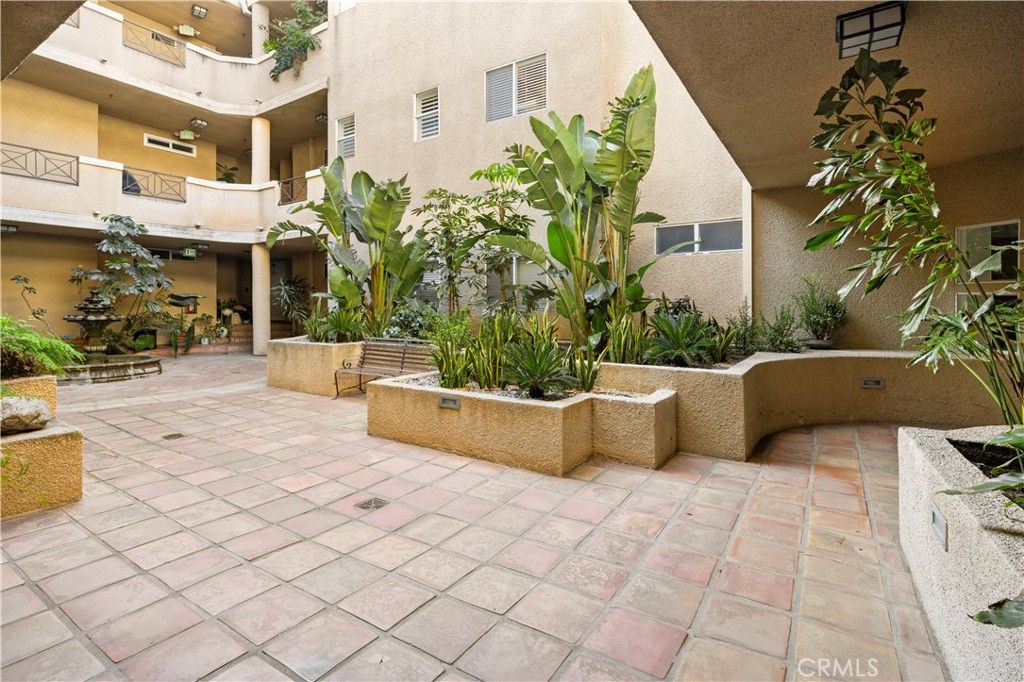Photo of 12060 Hoffman Street #103, Studio City, CA 91604 (MLS # SR26032096)