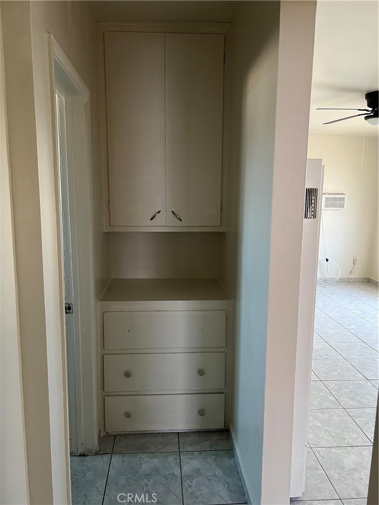 This is small one of the duplex. There are 2 bedrooms/1bath with a living space of 704 sq. The lot has multiple car parking area with private gate.
This unit has new paint, bedroom with ceiling fan. Backyard with small patio and laundry area.