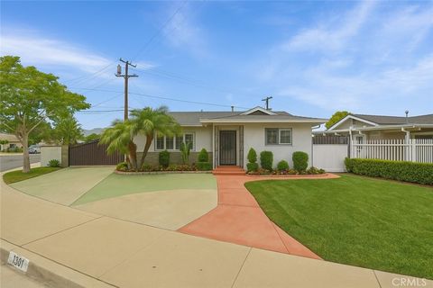 Photo of 1301 3rd Street, La Verne, CA 91750 (MLS # CV25085906) Photo of 1301 3rd Street, La Verne, CA 91750 (MLS # CV25085906)