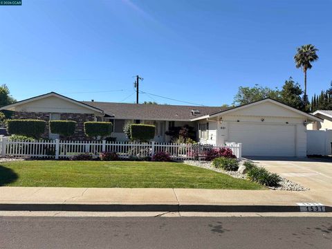 Photo of 1531 Eclipse Way Way, Concord, CA 94521 (MLS # 41129997)