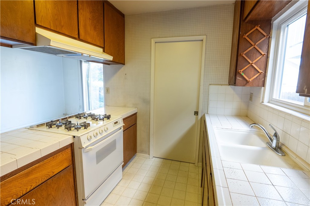 1615 Carlson