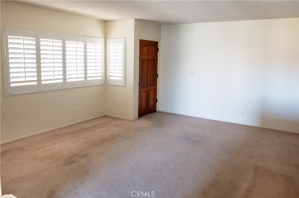 1615 Carlson